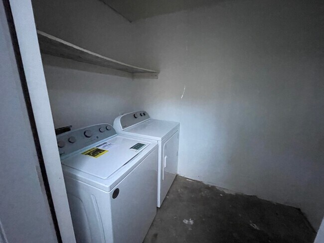 Building Photo - 2045 SW 69th Dr