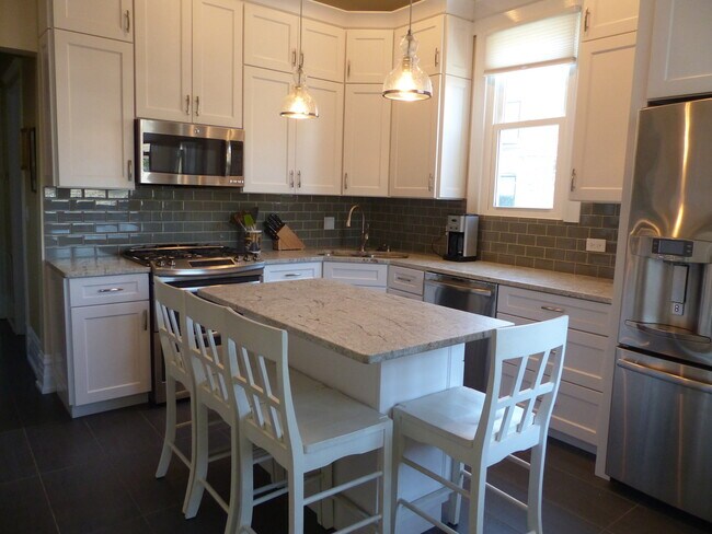 Foto del edificio - 1928 W Berenice Ave