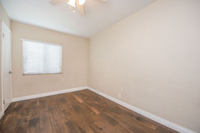 Building Photo - One Bed One Bath
