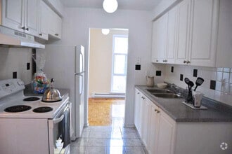 Building Photo - 2020-2077 Barsuda Drive Apartments