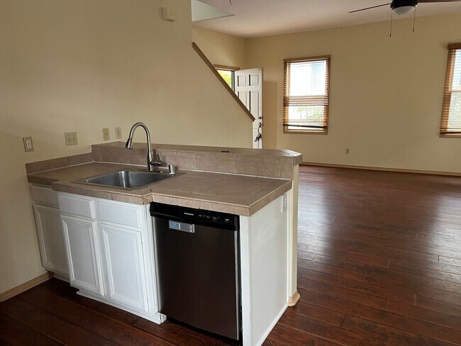 Foto del edificio - Spacious 3 Bedroom Home
