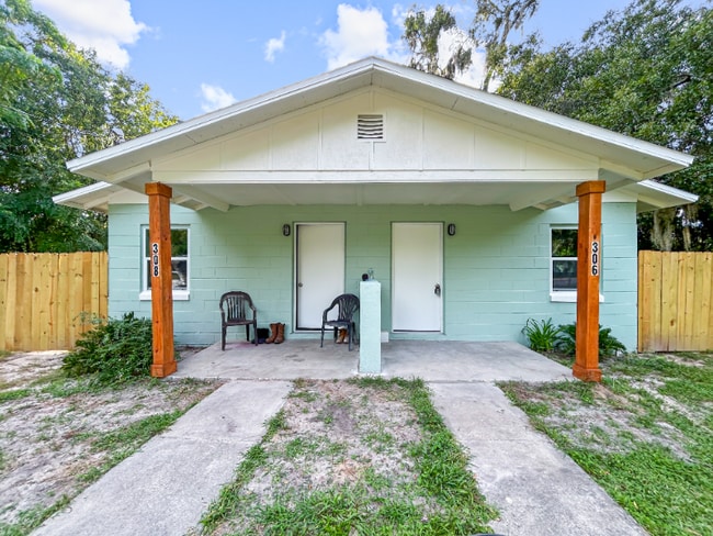 Building Photo - 306 SW 19th Ave