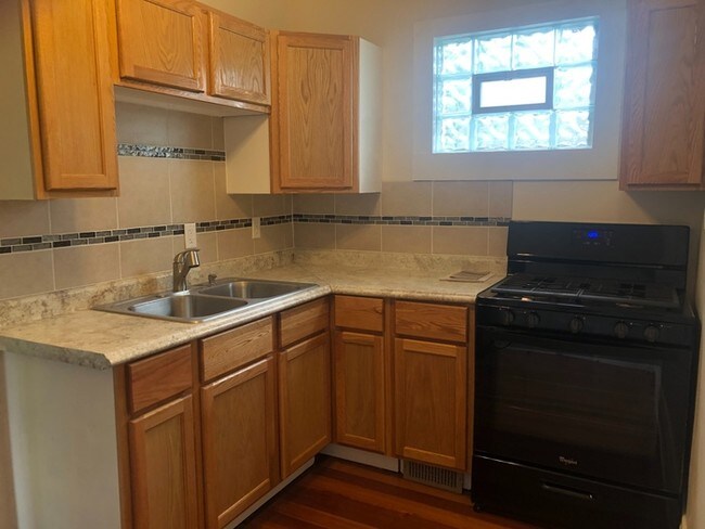 Building Photo - 1026 N 33rd St
