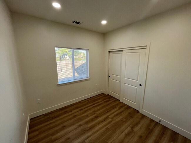 Foto del edificio - 449 Tognazzini Ave