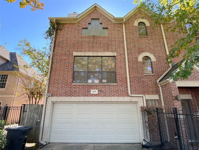 Foto del edificio - 5899 Fairdale Ln