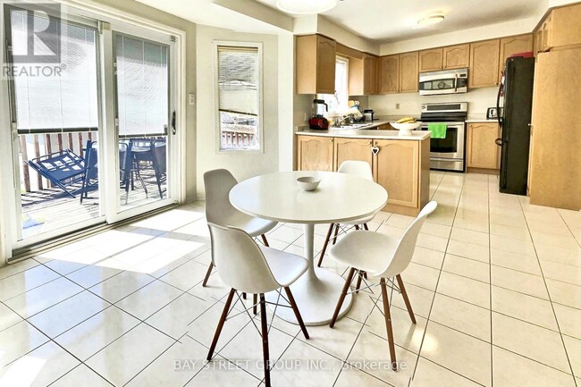 Building Photo - 920 College Manor Dr