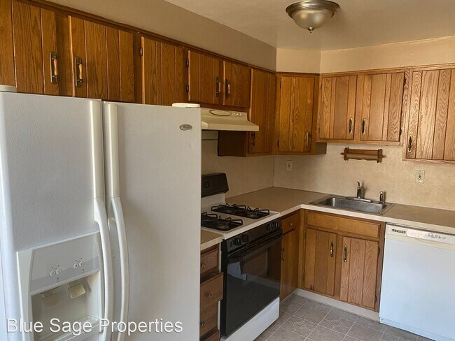 Building Photo - 4 br, 2 bath House - 501 Pine St