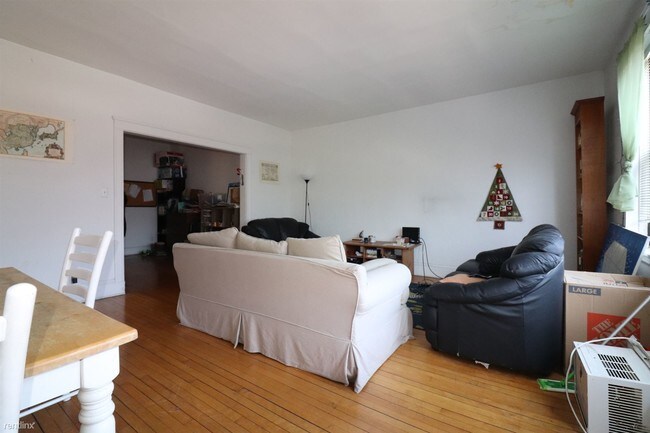 Building Photo - 3 br, 1 bath Apartment - 126 Babcock St 28
