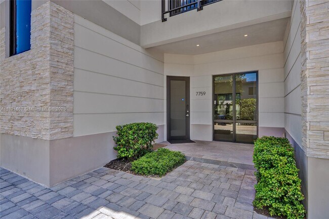 Foto del edificio - 7759 SW 99th St