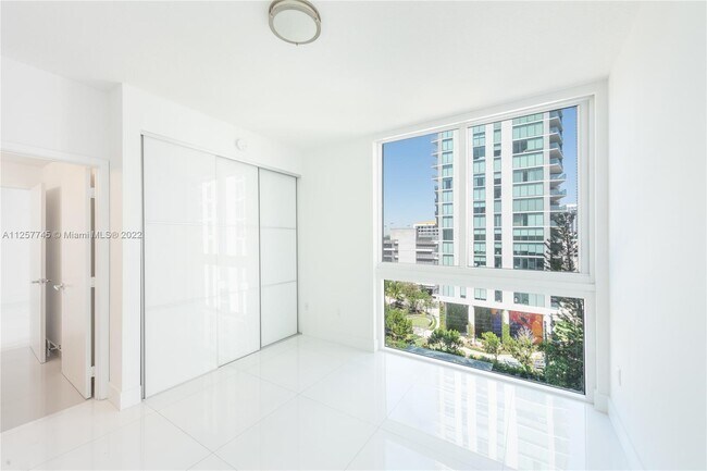 Foto del edificio - 600 NE 27th St