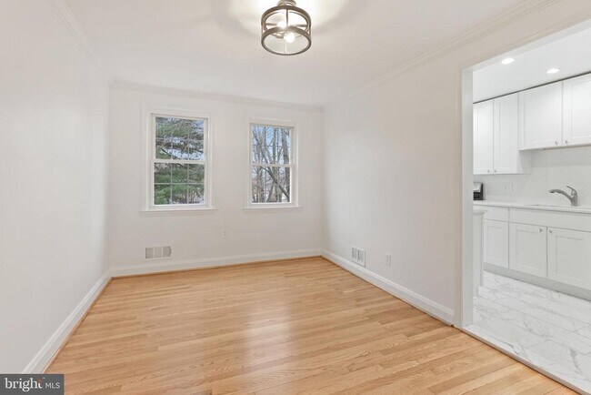 Foto del edificio - 1667 Hardwick Rd