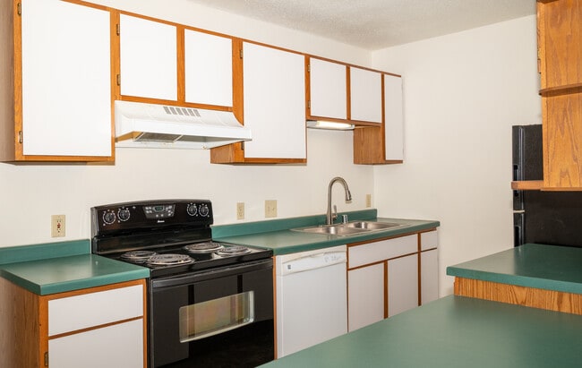 Kitchen - Murdock Apartments