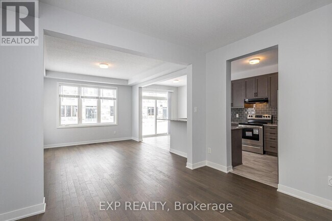 Building Photo - 210 Ormiston Cres