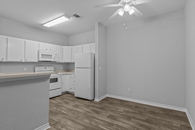 Building Photo - Creekside Village