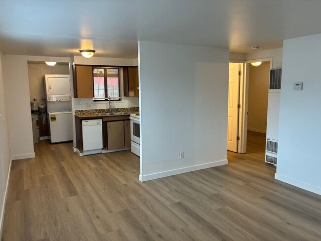 Building Photo - 1007-1011 E Lincoln Ave