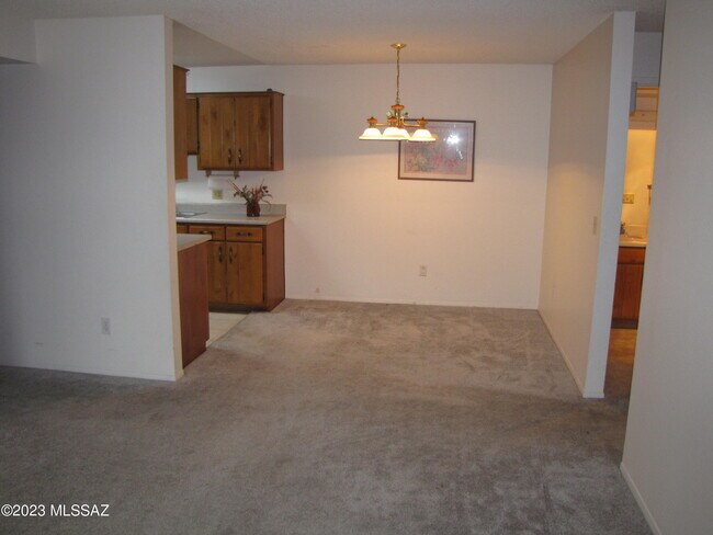 Building Photo - 6615 E Golf Links Rd