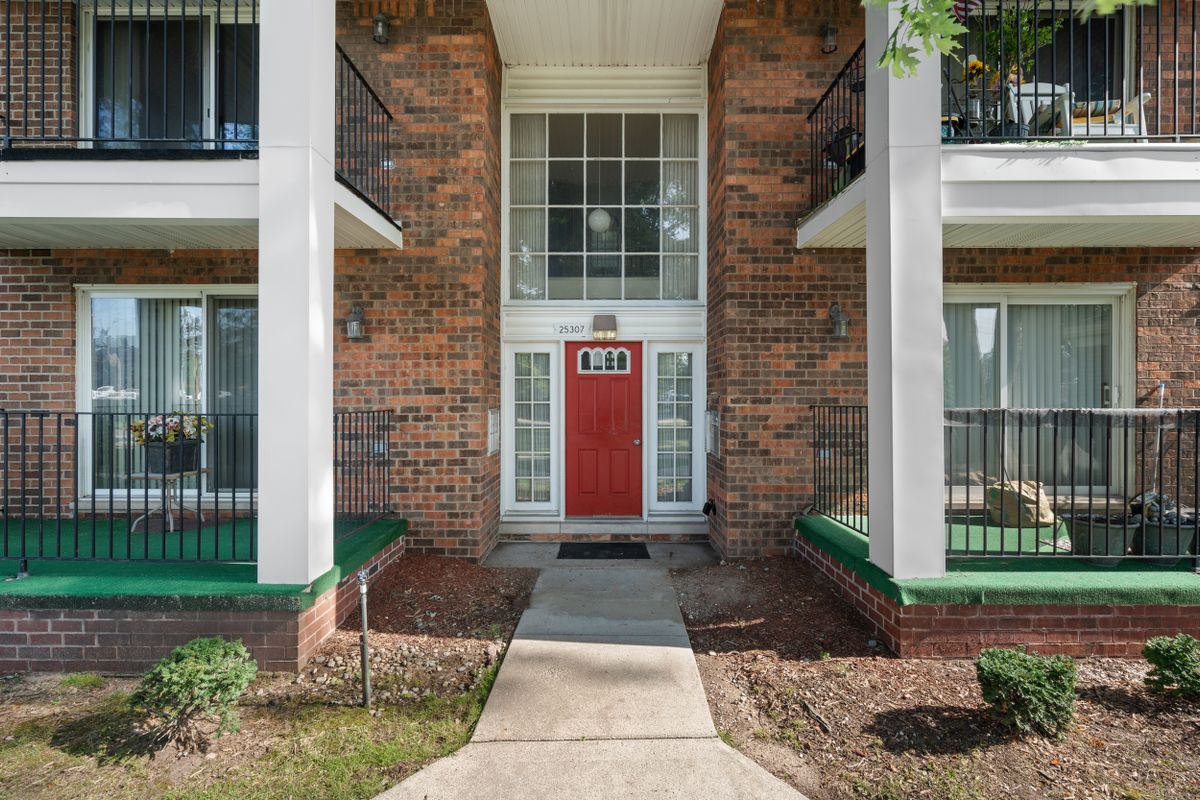 Foto principal - 25307 Shiawassee Cir