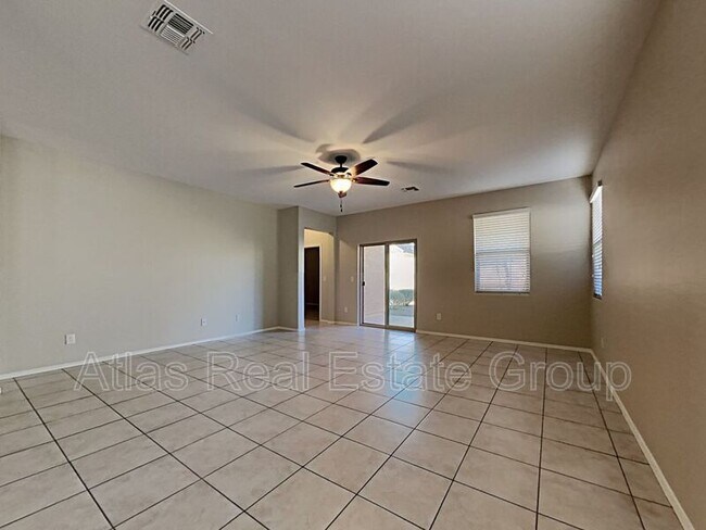 Foto del edificio - 4674 E Pearl Rd