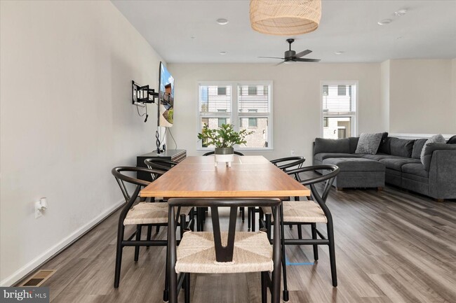 Foto del edificio - 3351 Pitch Pine Dr