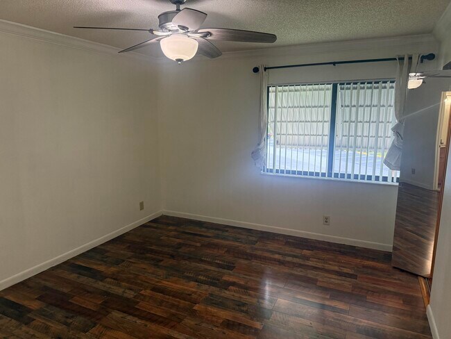 Building Photo - 211 Pine HOV Cir