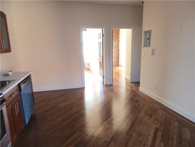 Foto del edificio - 2047 E 17th St