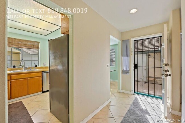 Building Photo - Well maintained, single-level, end unit in...