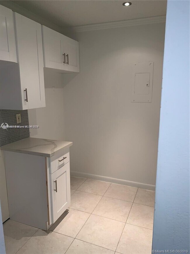 Building Photo - 7425 SW 152nd Ave