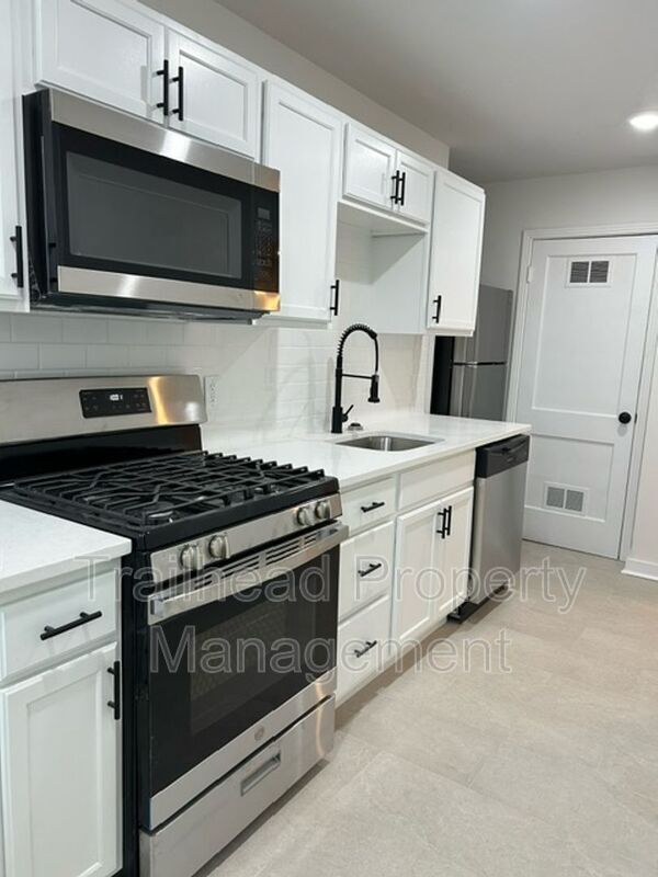 Foto del edificio - 300 E Gregory Blvd