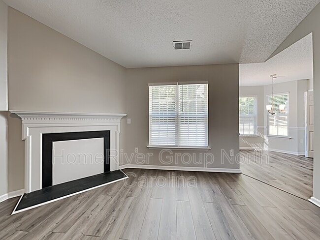 Building Photo - 2231 Genesis Dr