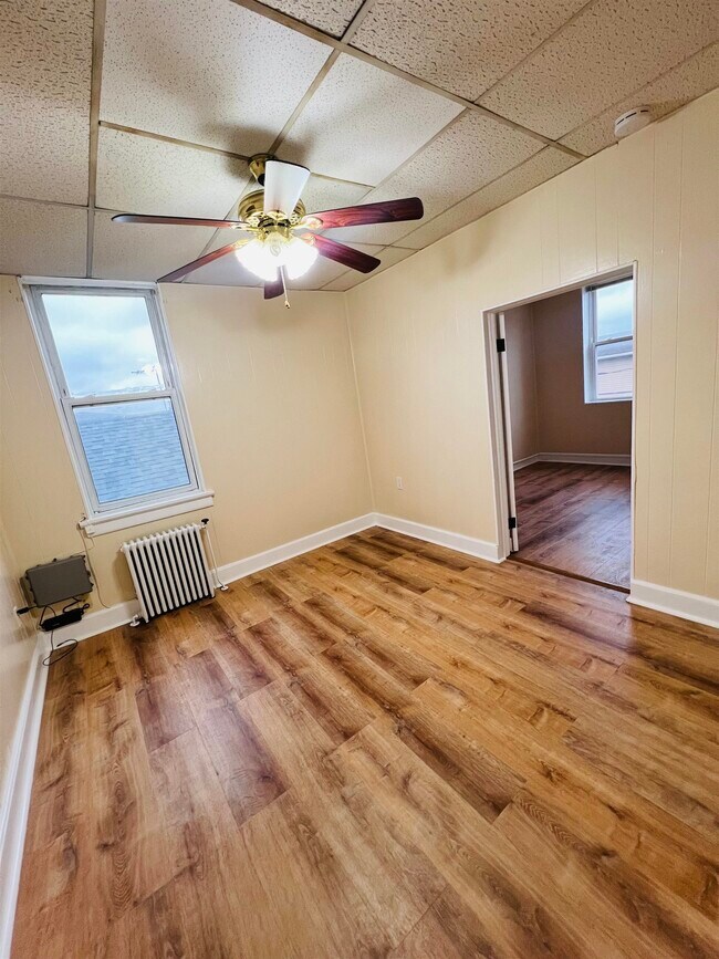 Building Photo - 4802 Meadowview Ave