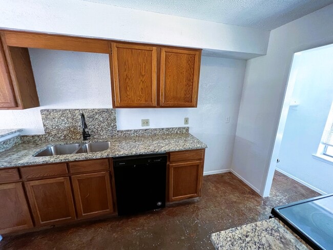 Building Photo - 117 S Las Vegas Trl