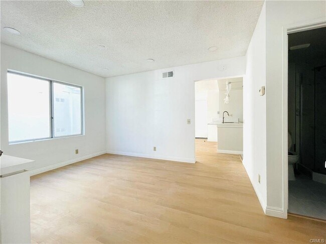 Building Photo - 28 Spinnaker