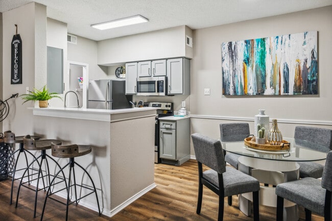 Espacio habitable único con estilo moderno - Collin Creek