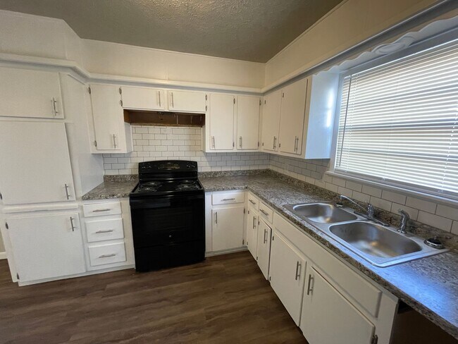 Foto del edificio - Cute 3 Bedroom Home Waiting For You!