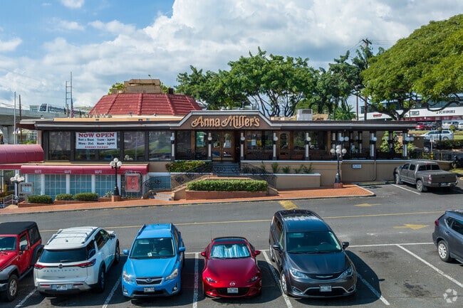 Anna Miller's is a neighborhood hotspot for breakfast and lunch.