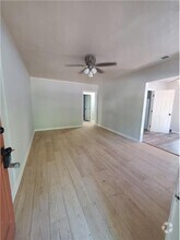 Building Photo - 1320 E 53rd St