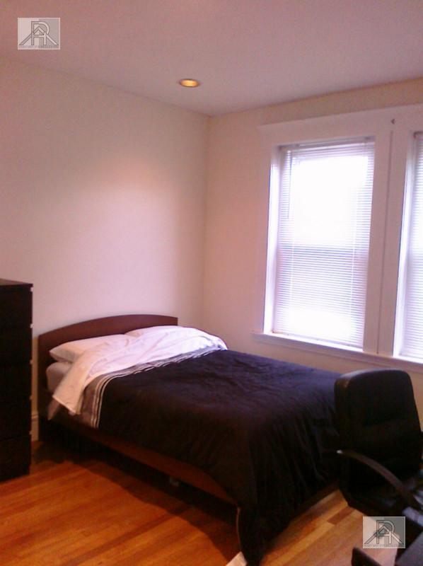 Foto del edificio - 4 bedroom in Brookline MA 02446