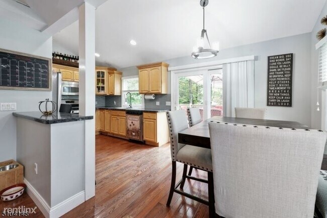 Building Photo - 3 br, 2 bath House - 6 Clubhouse Rd