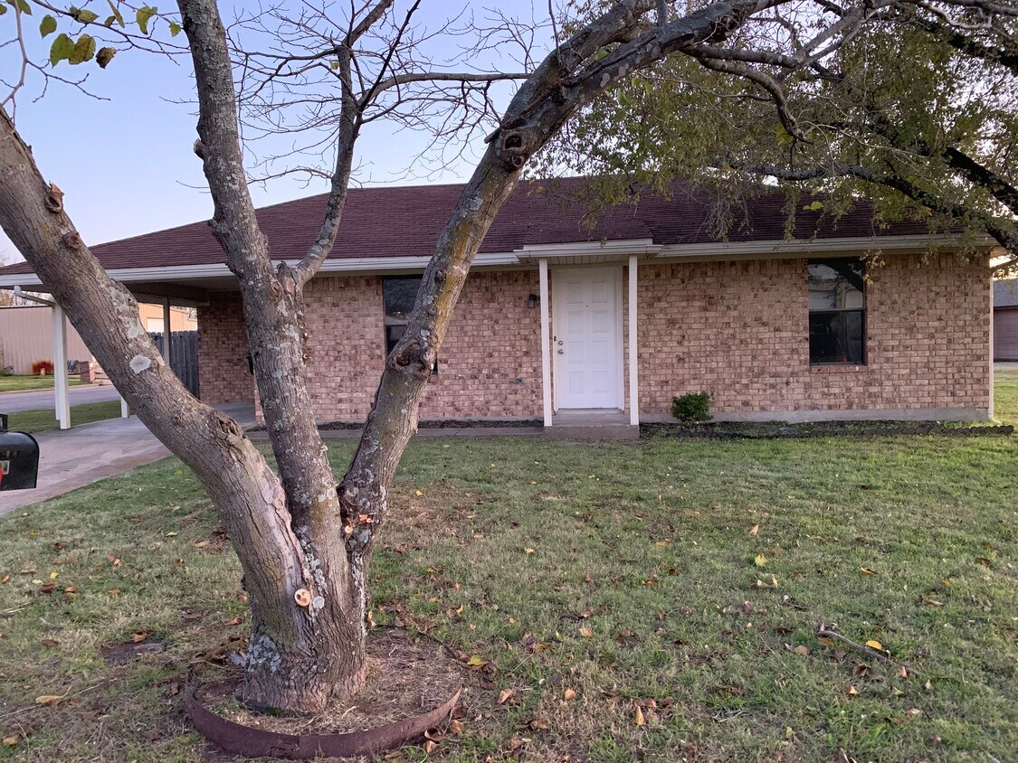 2609 Bliss St, Greenville, TX 75402 House Rental in Greenville, TX