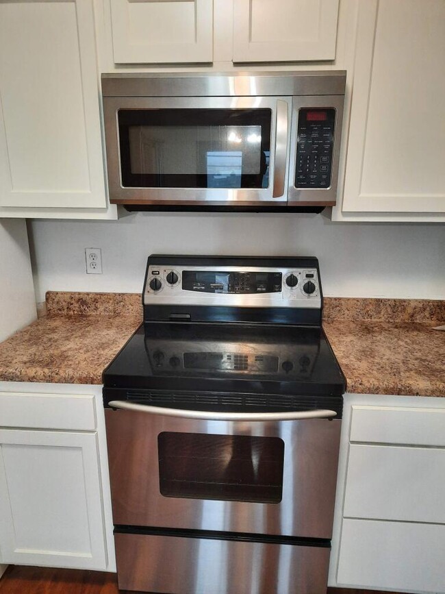 Kitchen - 5576 Sullivant Ave