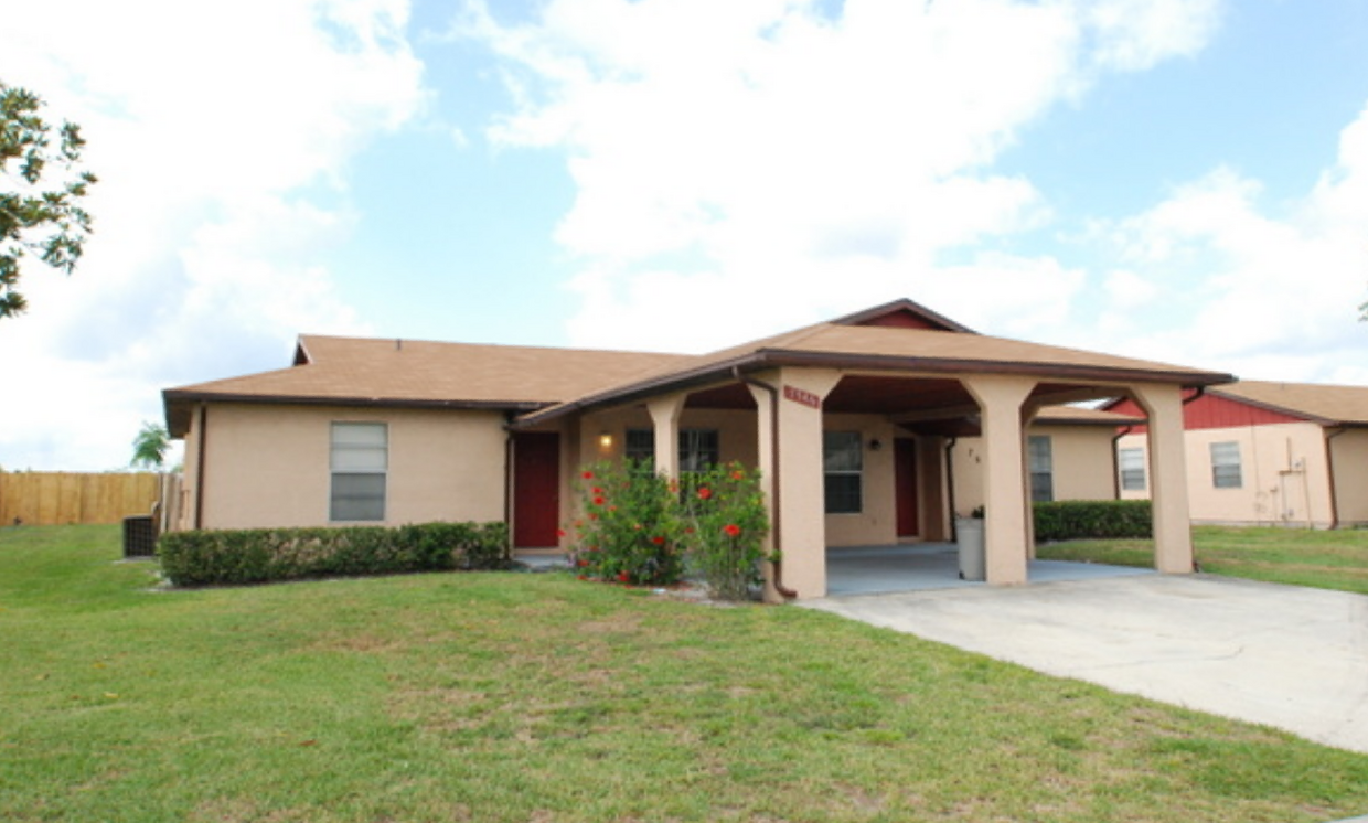 Foto principal - 2/2 Duplex for Rent in East Orlando $1300