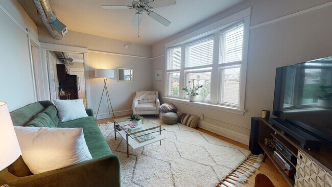 Foto del edificio - 1257 W Schubert Ave