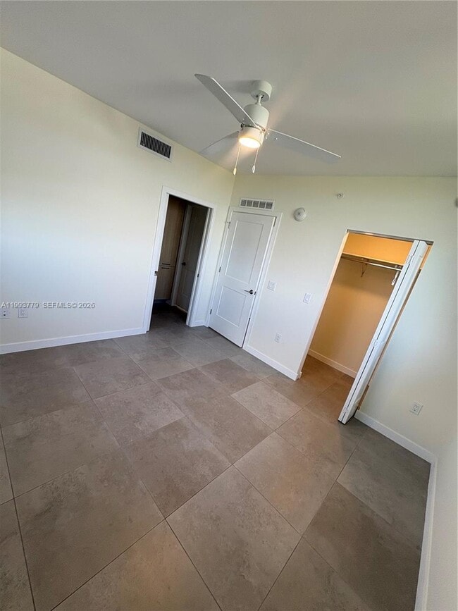 Building Photo - 16395 Biscayne Blvd