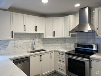 Building Photo - 15546 37B Av