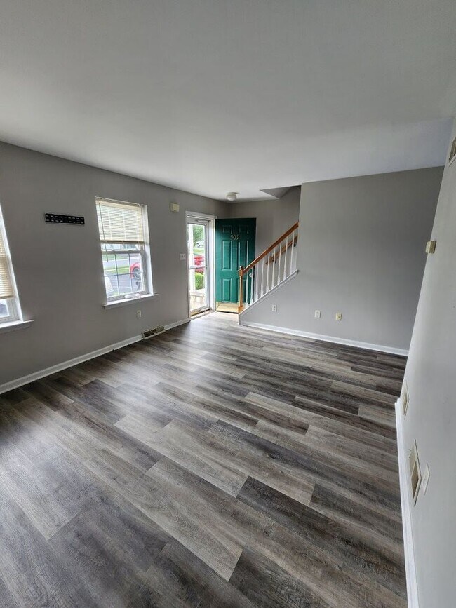 Foto del edificio - Updated Townhome available now!