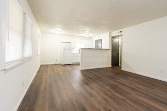 Building Photo - 750 W Dayton Ave