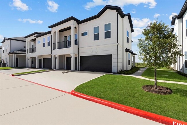 Building Photo - 1664 Hillside Terrace