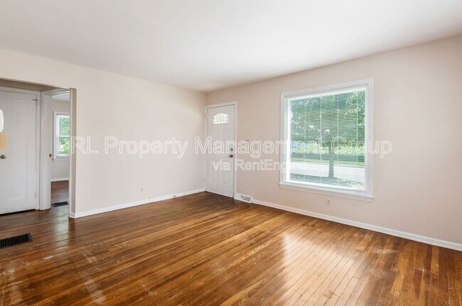 Foto del edificio - 3233 Hiawatha St