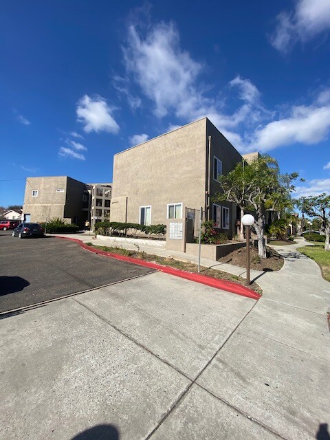 Building Photo - 2240 Morley St