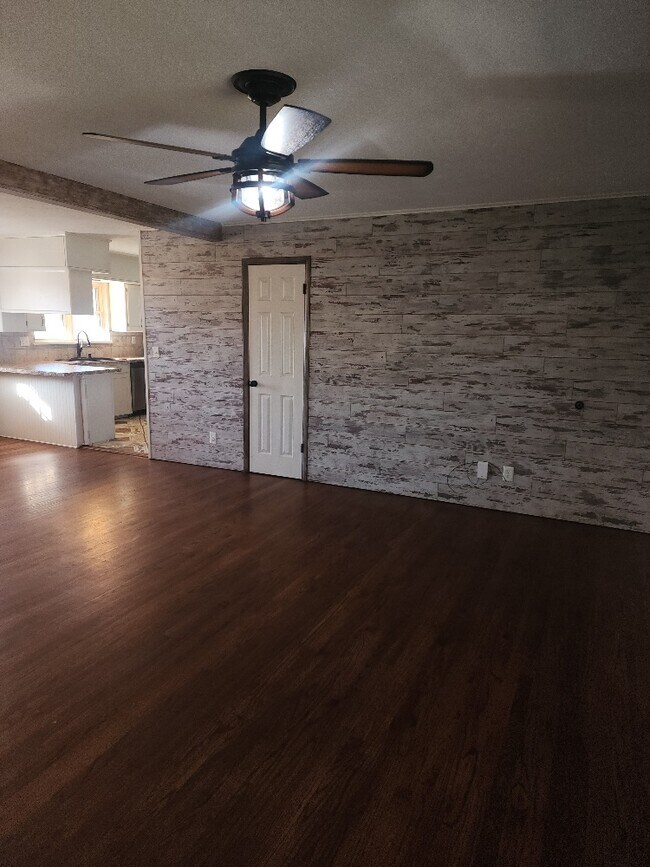 Foto del edificio - 1352 Chickasaw Dr